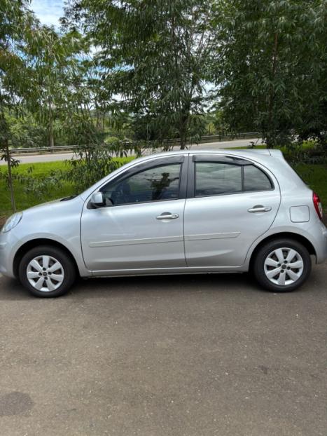 NISSAN March 1.6 16V 4P S FLEX, Foto 4