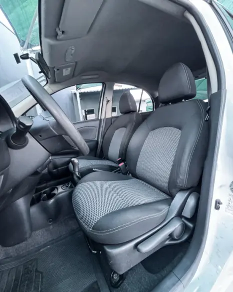 NISSAN March 1.6 16V 4P SV FLEX, Foto 9