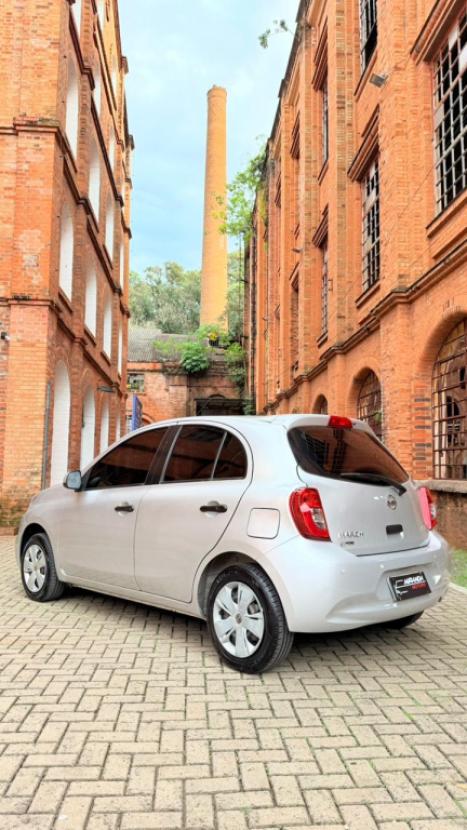 NISSAN March 1.6 16V 4P S FLEX, Foto 4