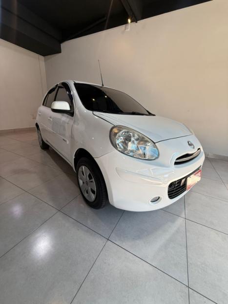 NISSAN March 1.6 16V 4P S FLEX, Foto 2