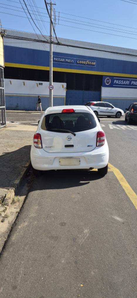 NISSAN March 1.6 16V 4P S FLEX, Foto 2