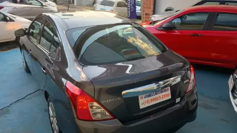 NISSAN Versa Sedan 1.6 16V 4P FLEXSTART V-DRIVE, Foto 6