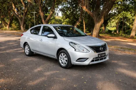 NISSAN Versa Sedan 1.0 4P FLEX, Foto 1