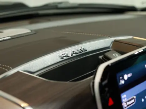 RAM 1500 3.0 HURRICANE 6 BITURBO LARAMIE NIGHT EDITION CABINE DUPLA 4X4 AUTOM�TICO, Foto 17