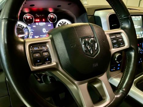 RAM 1500 5.7 V8 CLASSIC LARAMIE CABINE DUPLA 4X4 AUTOM�TICO, Foto 11