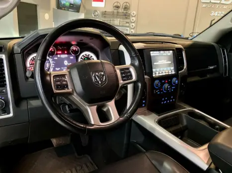RAM 1500 5.7 V8 CLASSIC LARAMIE CABINE DUPLA 4X4 AUTOM�TICO, Foto 19