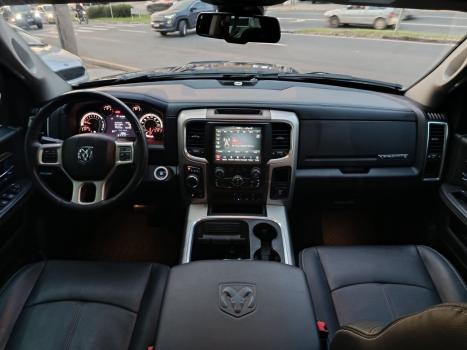 RAM 1500 5.7 V8 CLASSIC LARAMIE CABINE DUPLA 4X4 AUTOM�TICO, Foto 4