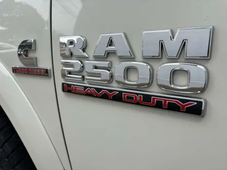 RAM 2500 6.7 I6 24V SLT CABINE DUPLA TURBO DIESEL LARAMIE 4X4 AUTOMTICO, Foto 13