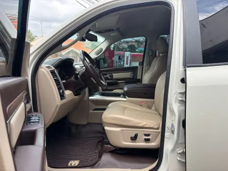 RAM 2500 6.7 I6 24V SLT CABINE DUPLA TURBO DIESEL LARAMIE 4X4 AUTOMTICO, Foto 14
