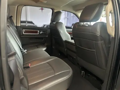 RAM 2500 6.7 I6 24V SLT CABINE DUPLA TURBO DIESEL LARAMIE 4X4 AUTOM�TICO, Foto 8