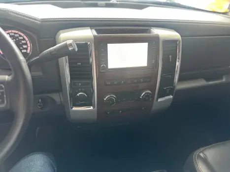 RAM 2500 6.7 I6 24V SLT CABINE DUPLA TURBO DIESEL LARAMIE 4X4 AUTOM�TICO, Foto 17