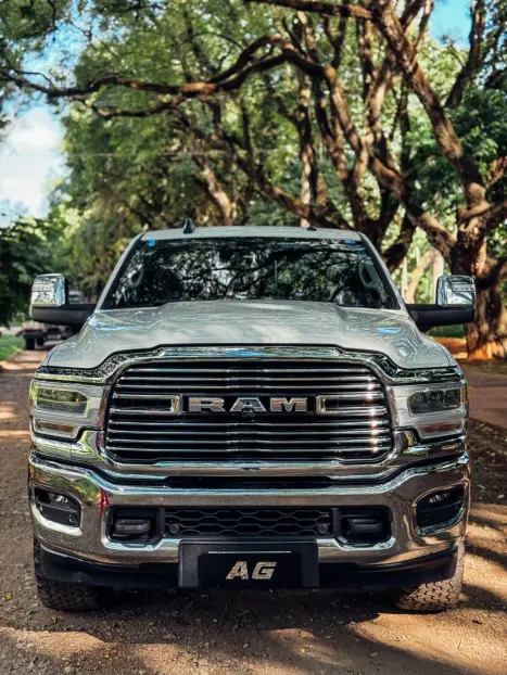 RAM 2500 6.7 I6 24V SLT CABINE DUPLA TURBO DIESEL LARAMIE 4X4 AUTOM�TICO, Foto 4