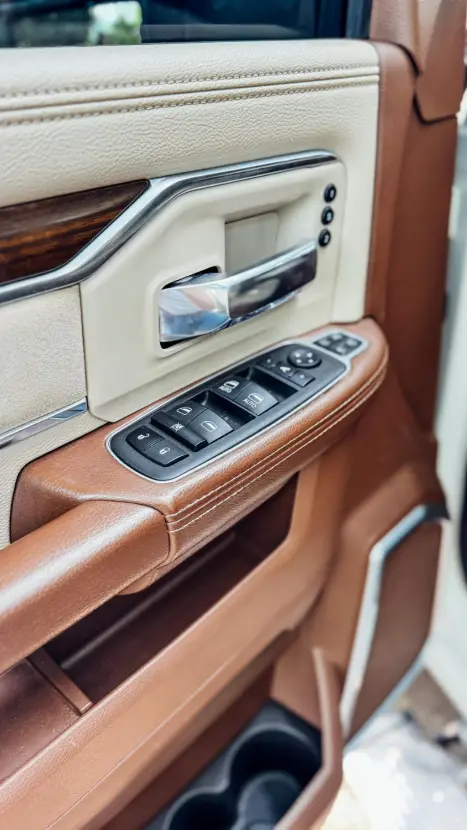 RAM 2500 6.7 I6 24V SLT CABINE DUPLA TURBO DIESEL LARAMIE 4X4 AUTOM�TICO, Foto 9