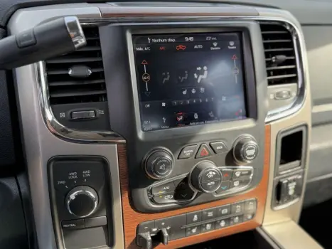RAM 2500 6.7 I6 24V SLT CABINE DUPLA TURBO DIESEL LARAMIE 4X4 AUTOM�TICO, Foto 6