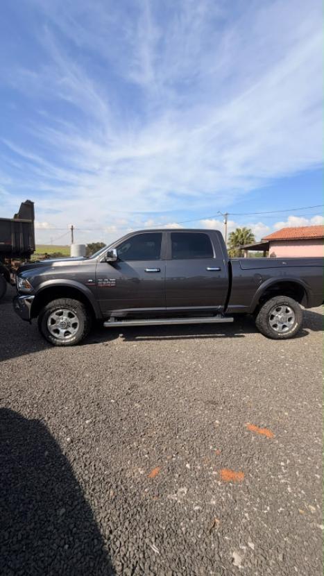 RAM 2500 6.7 I6 24V SLT CABINE DUPLA TURBO DIESEL LARAMIE 4X4 AUTOM�TICO, Foto 7