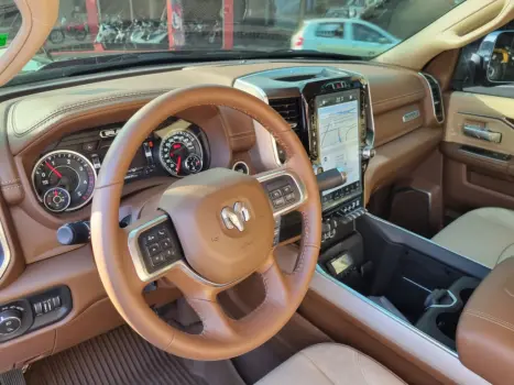 RAM 3500 6.7 I6 LARAMIE NIGHT EDITION CABINE DUPLA 4X4 TURBO DIESEL AUTOMÁTICO, Foto 10 RAM 3500 6.7 I6 LARAMIE NIGHT EDITION CABINE DUPLA 4X4 TURBO DIESEL AUTOMÁTICO, Foto 10