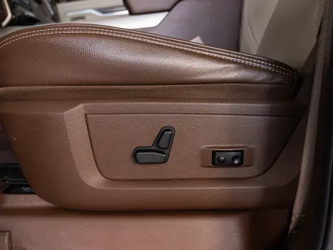 RAM 3500 6.7 I6 LARAMIE CABINE DUPLA TURBO DIESEL AUTOMTICO, Foto 10