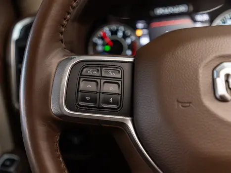 RAM 3500 6.7 I6 LARAMIE CABINE DUPLA TURBO DIESEL AUTOMTICO, Foto 14