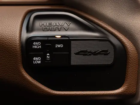 RAM 3500 6.7 I6 LARAMIE CABINE DUPLA TURBO DIESEL AUTOMTICO, Foto 18