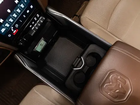 RAM 3500 6.7 I6 LARAMIE CABINE DUPLA TURBO DIESEL AUTOMTICO, Foto 19