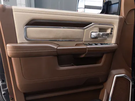 RAM 3500 6.7 I6 LARAMIE CABINE DUPLA TURBO DIESEL AUTOMTICO, Foto 22