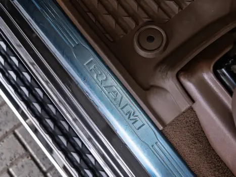 RAM 3500 6.7 I6 LARAMIE CABINE DUPLA TURBO DIESEL AUTOMTICO, Foto 24