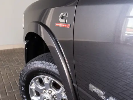RAM 3500 6.7 I6 LARAMIE CABINE DUPLA TURBO DIESEL AUTOMTICO, Foto 32