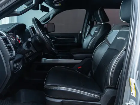 RAM 3500 6.7 I6 LARAMIE NIGHT EDITION CABINE DUPLA 4X4 TURBO DIESEL AUTOMTICO, Foto 9