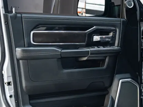 RAM 3500 6.7 I6 LARAMIE NIGHT EDITION CABINE DUPLA 4X4 TURBO DIESEL AUTOMTICO, Foto 24