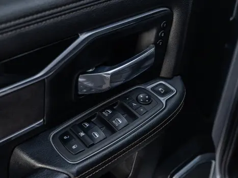 RAM 3500 6.7 I6 LARAMIE NIGHT EDITION CABINE DUPLA 4X4 TURBO DIESEL AUTOMTICO, Foto 25