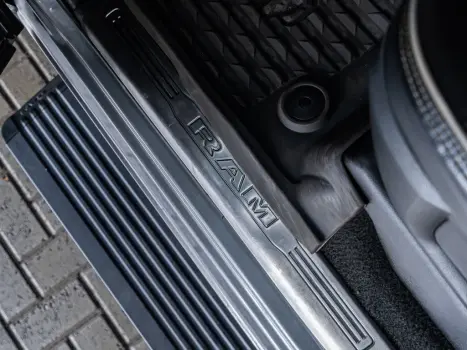 RAM 3500 6.7 I6 LARAMIE NIGHT EDITION CABINE DUPLA 4X4 TURBO DIESEL AUTOMTICO, Foto 26