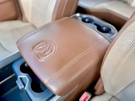 RAM 3500 6.7 I6 LIMITED LARAMIE CABINE DUPLA TURBO DIESEL AUTOM�TICO, Foto 10