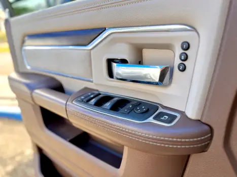 RAM 3500 6.7 I6 LIMITED LARAMIE CABINE DUPLA TURBO DIESEL AUTOM�TICO, Foto 26