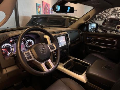 RAM Classic 5.7 V8 32V 4P HEMI LARAMIE NIGHT EDITION AUTOMÁTICO, Foto 3 RAM Classic 5.7 V8 32V 4P HEMI LARAMIE NIGHT EDITION AUTOMÁTICO, Foto 3