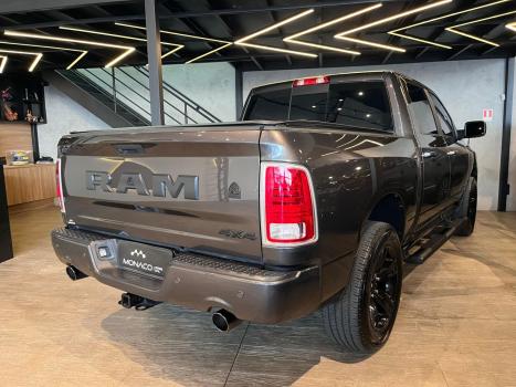 RAM Classic 5.7 V8 32V 4P HEMI LARAMIE NIGHT EDITION AUTOMÁTICO, Foto 4 RAM Classic 5.7 V8 32V 4P HEMI LARAMIE NIGHT EDITION AUTOMÁTICO, Foto 4