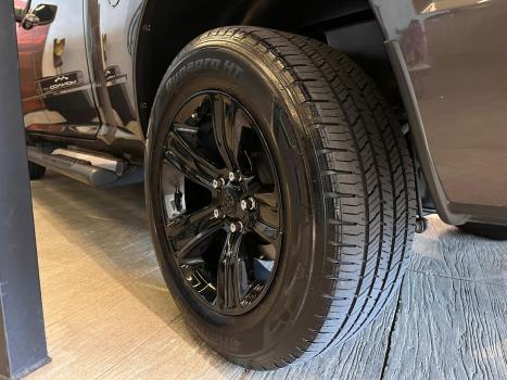 RAM Classic 5.7 V8 32V 4P HEMI LARAMIE NIGHT EDITION AUTOMÁTICO, Foto 6 RAM Classic 5.7 V8 32V 4P HEMI LARAMIE NIGHT EDITION AUTOMÁTICO, Foto 6