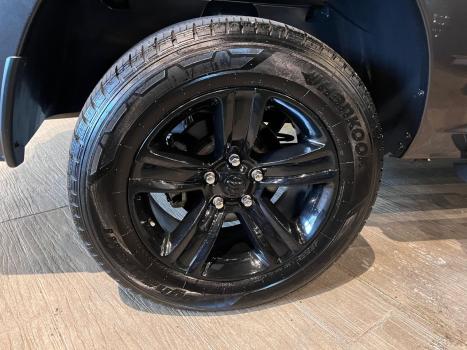 RAM Classic 5.7 V8 32V 4P HEMI LARAMIE NIGHT EDITION AUTOMÁTICO, Foto 10 RAM Classic 5.7 V8 32V 4P HEMI LARAMIE NIGHT EDITION AUTOMÁTICO, Foto 10