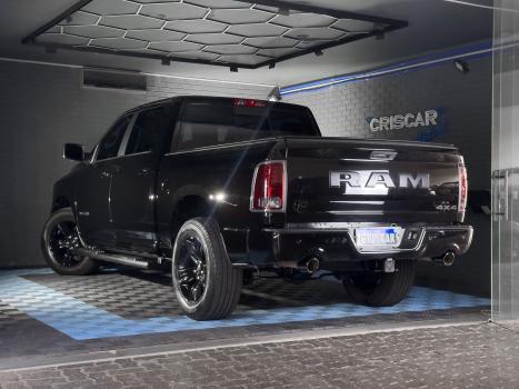 RAM Classic 5.7 V8 32V 4P HEMI LARAMIE NIGHT EDITION AUTOM�TICO, Foto 4