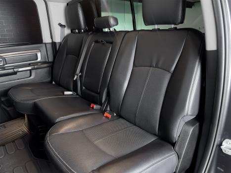 RAM Classic 5.7 V8 32V 4P HEMI LARAMIE NIGHT EDITION AUTOM�TICO, Foto 7