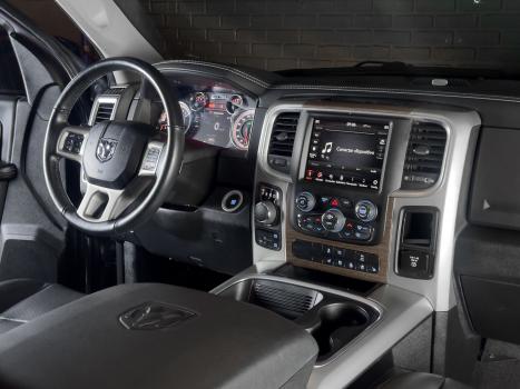 RAM Classic 5.7 V8 32V 4P HEMI LARAMIE NIGHT EDITION AUTOM�TICO, Foto 9