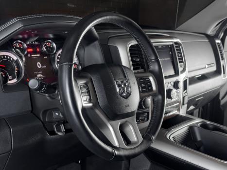 RAM Classic 5.7 V8 32V 4P HEMI LARAMIE NIGHT EDITION AUTOM�TICO, Foto 10