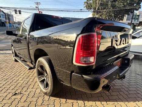RAM Classic 5.7 V8 32V 4P HEMI LARAMIE NIGHT EDITION AUTOM�TICO, Foto 4