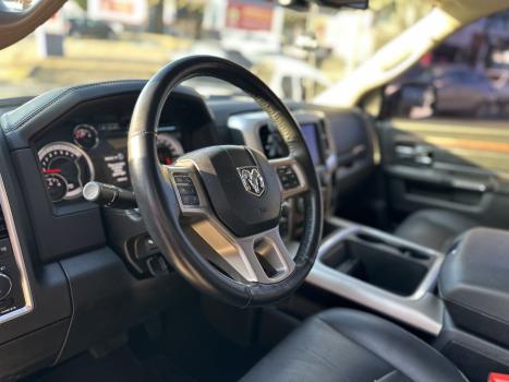 RAM Classic 5.7 V8 32V 4P HEMI LARAMIE NIGHT EDITION AUTOM�TICO, Foto 7