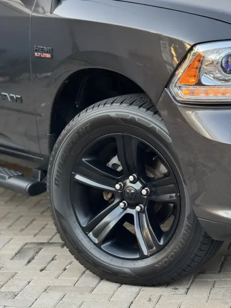 RAM Classic 5.7 V8 32V 4P HEMI LARAMIE AUTOM�TICO, Foto 3