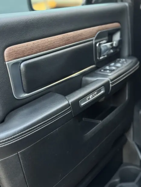 RAM Classic 5.7 V8 32V 4P HEMI LARAMIE AUTOM�TICO, Foto 4