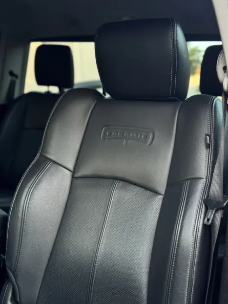 RAM Classic 5.7 V8 32V 4P HEMI LARAMIE AUTOM�TICO, Foto 5