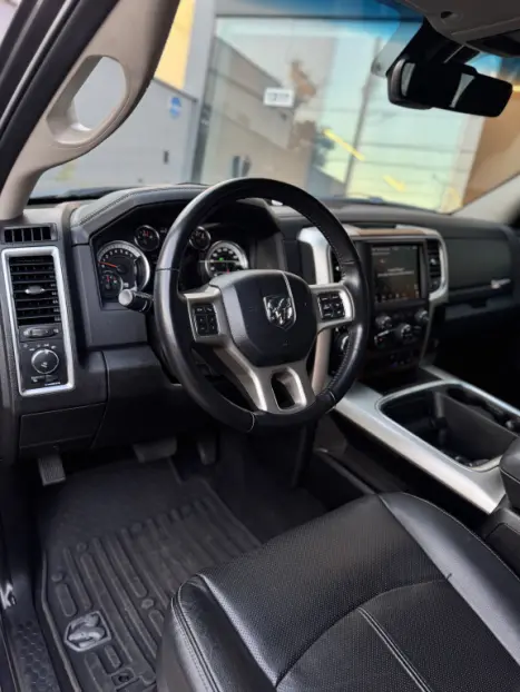 RAM Classic 5.7 V8 32V 4P HEMI LARAMIE AUTOM�TICO, Foto 9