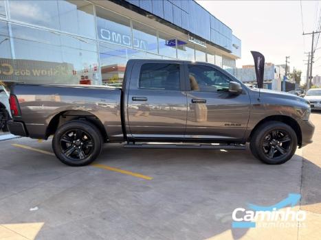 RAM Classic 5.7 V8 32V 4P HEMI LARAMIE NIGHT EDITION AUTOM�TICO, Foto 4