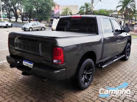 RAM Classic 5.7 V8 32V 4P HEMI LARAMIE NIGHT EDITION AUTOM�TICO, Foto 4