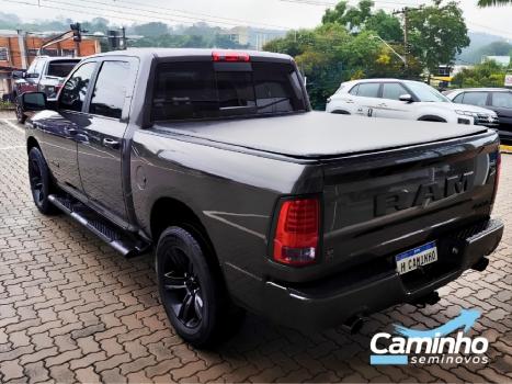 RAM Classic 5.7 V8 32V 4P HEMI LARAMIE NIGHT EDITION AUTOM�TICO, Foto 6